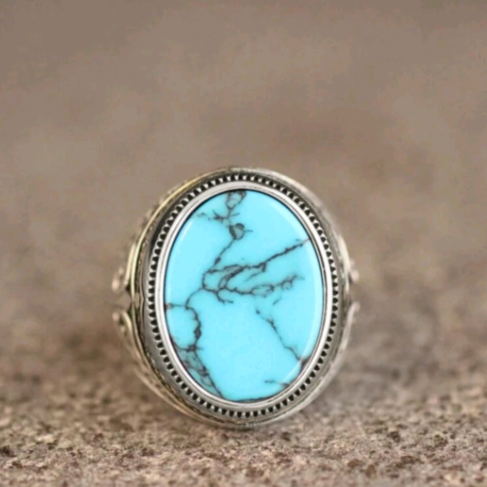 Stunning Turquoise and Silver Women's Ring
